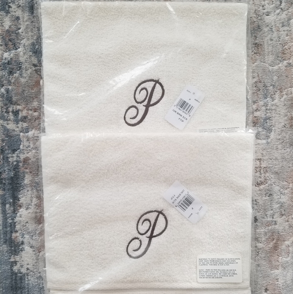 Avanti Premier Monogram Scripted "P" Towel Set - Picture 3 of 6